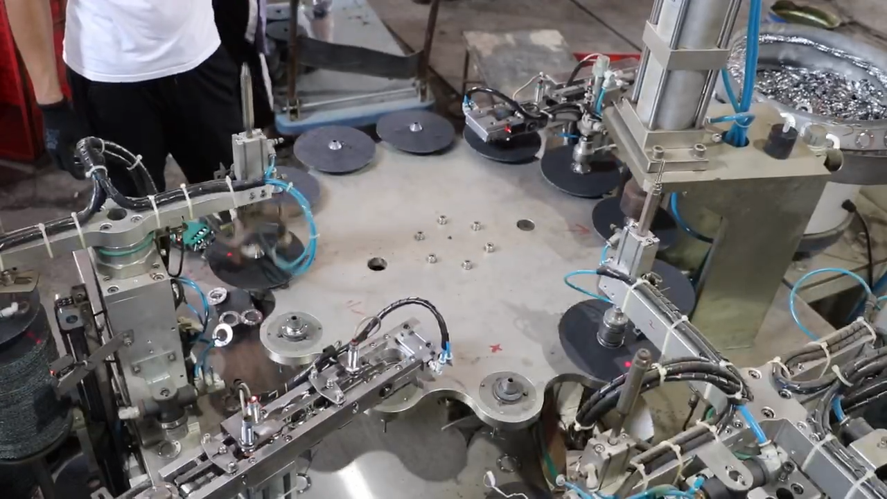 �����S��Ƽ�ȫ�ԄӾW�����w�׭h�C����ҕ�lչʾ